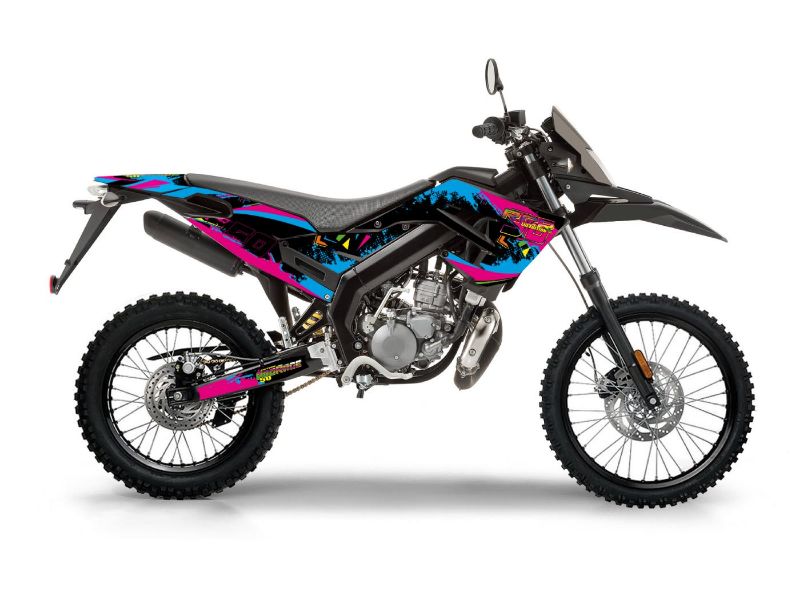 Obrázok z samolepky sada  čierno-ružovo-modrá matná pre Gilera RCR 50 2018-